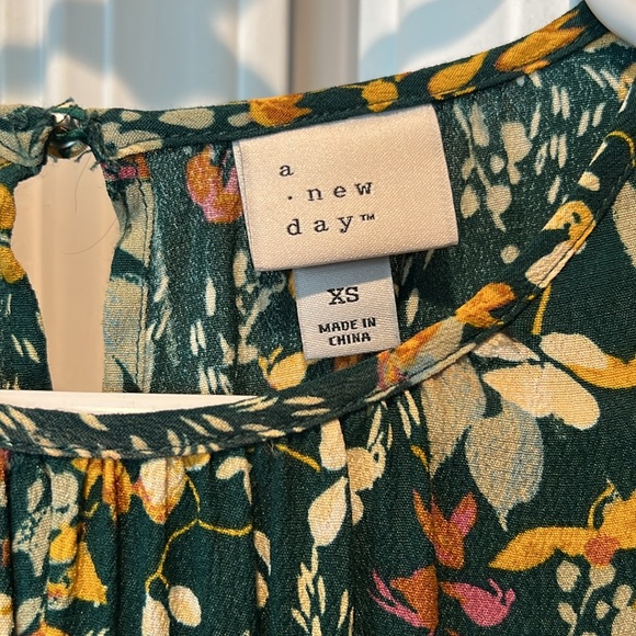 Dress - Picture 3 of 3